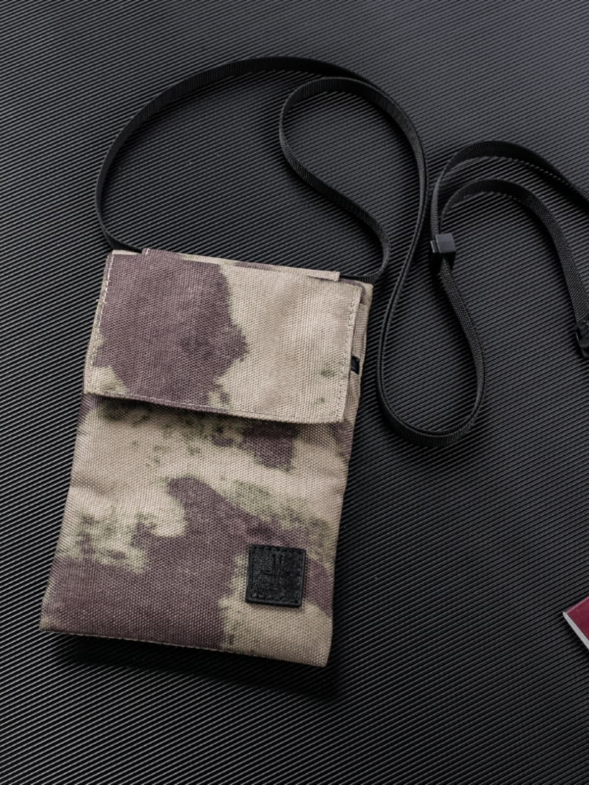ショルダーバッグメンズ 財布 縦型スマホポケット財布