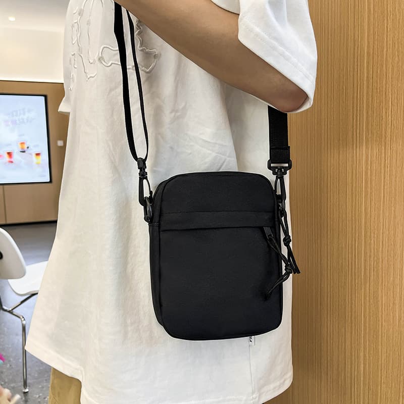 ショルダーバッグメンズ コンパクト斜め掛け軽量ポーチバッグ